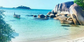 10 Wisata Pantai Terindah di Pulau Bangka