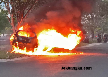 Tragedi Mobil Terbakar di Depan SPBU Bangka Tengah: Diduga Angkut Drum BBM, Api Mengamuk Hebat