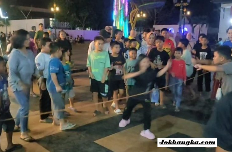 Permainan Era 90-an Kembali Hidup di Simpang Lima Toboali, Yeye hingga Hula Hoop Bikin Warga Bernostalgia