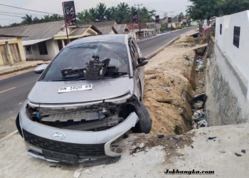 Diduga Sopir Mengantuk, Mobil MPV Tabrak Parit di Desa Ranggas, 1 Orang Meninggal